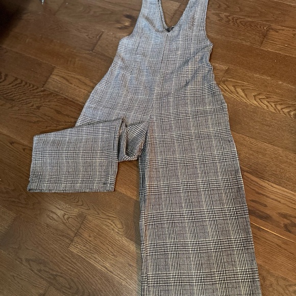 Chic European jumpsuit - Picture 3 of 4